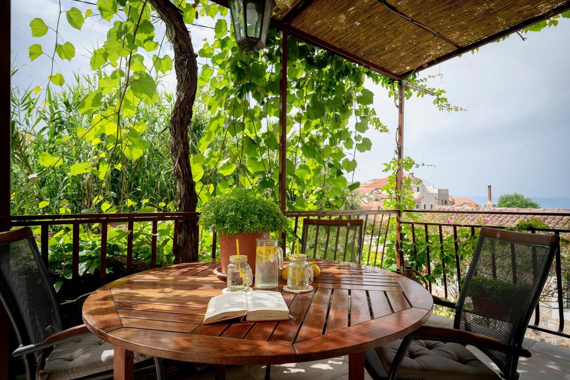 Holiday Home Skala With Hot Tub & Kala With Terrace Pitve Exteriör bild