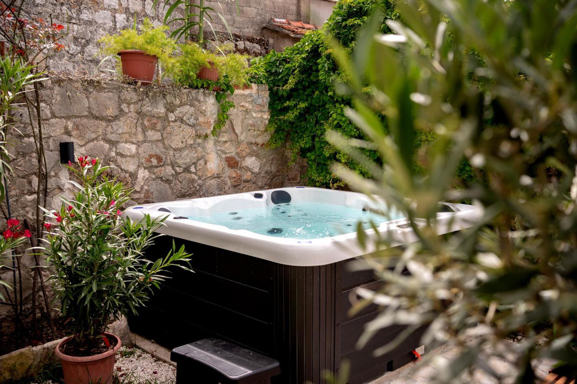 Holiday Home Skala With Hot Tub & Kala With Terrace Pitve Exteriör bild