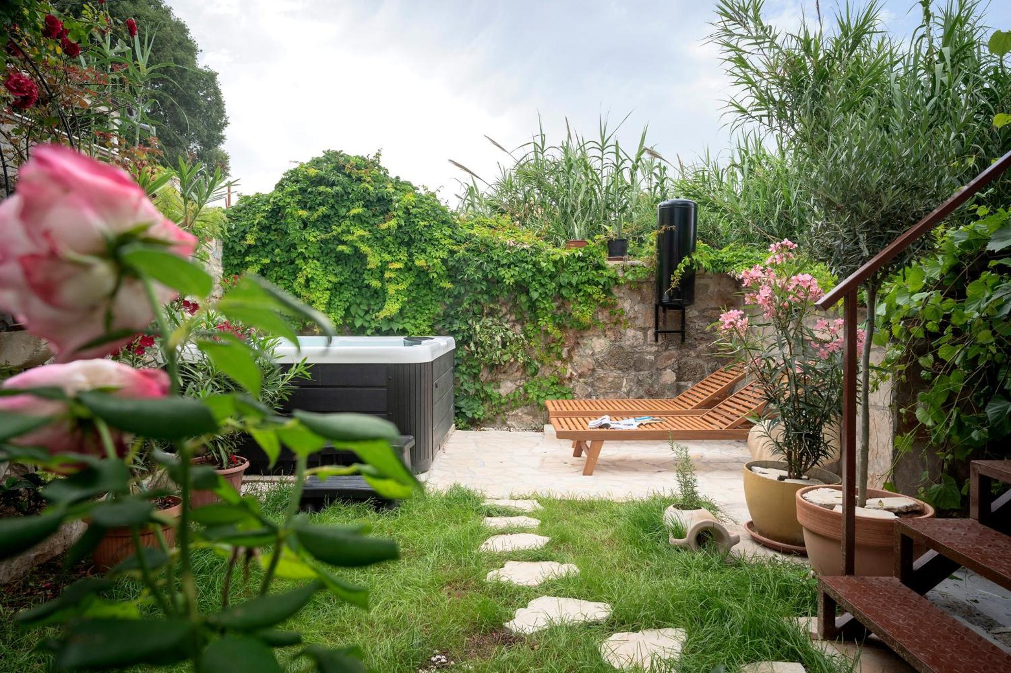 Holiday Home Skala With Hot Tub & Kala With Terrace Pitve Exteriör bild