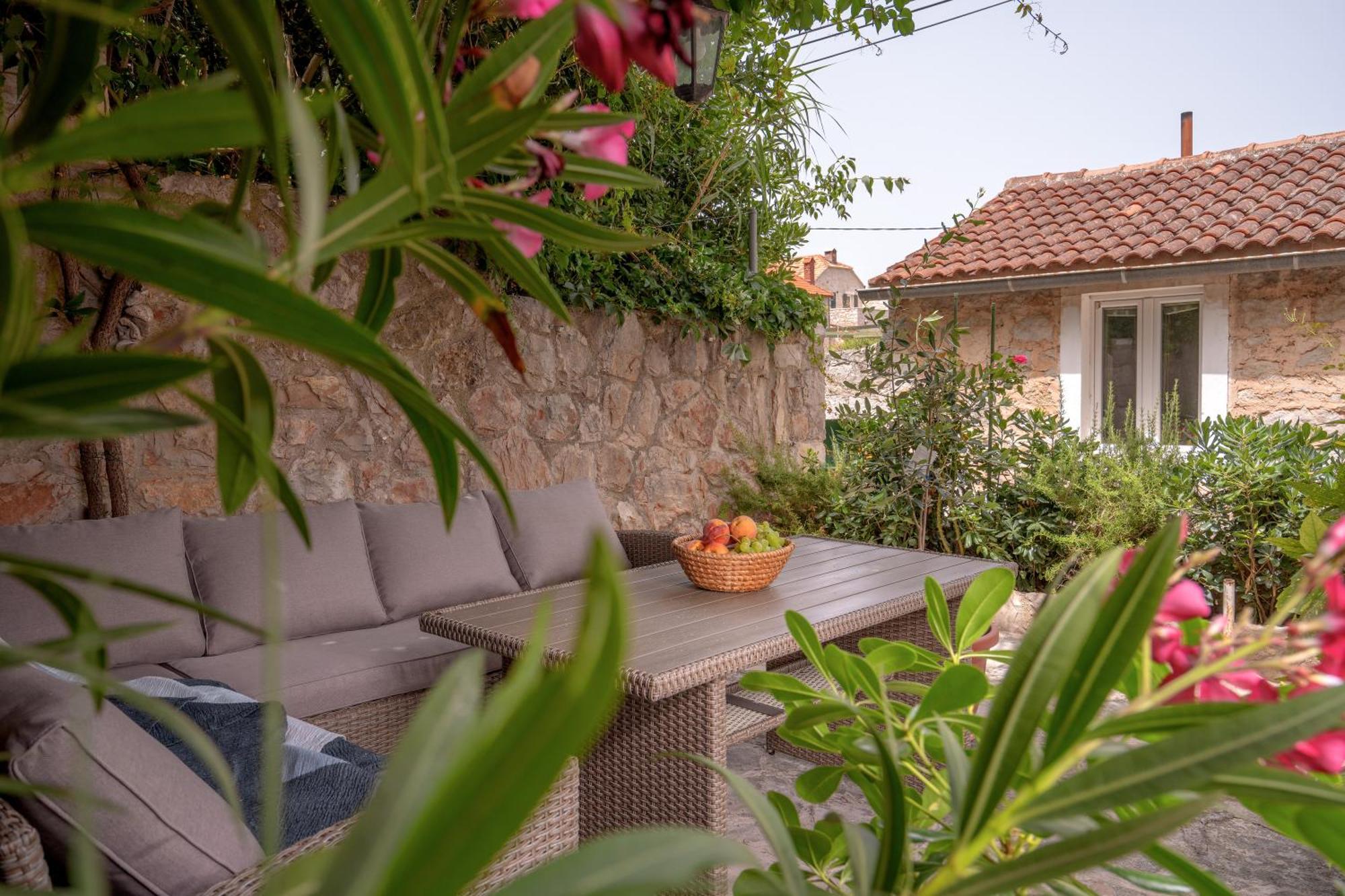 Holiday Home Skala With Hot Tub & Kala With Terrace Pitve Exteriör bild