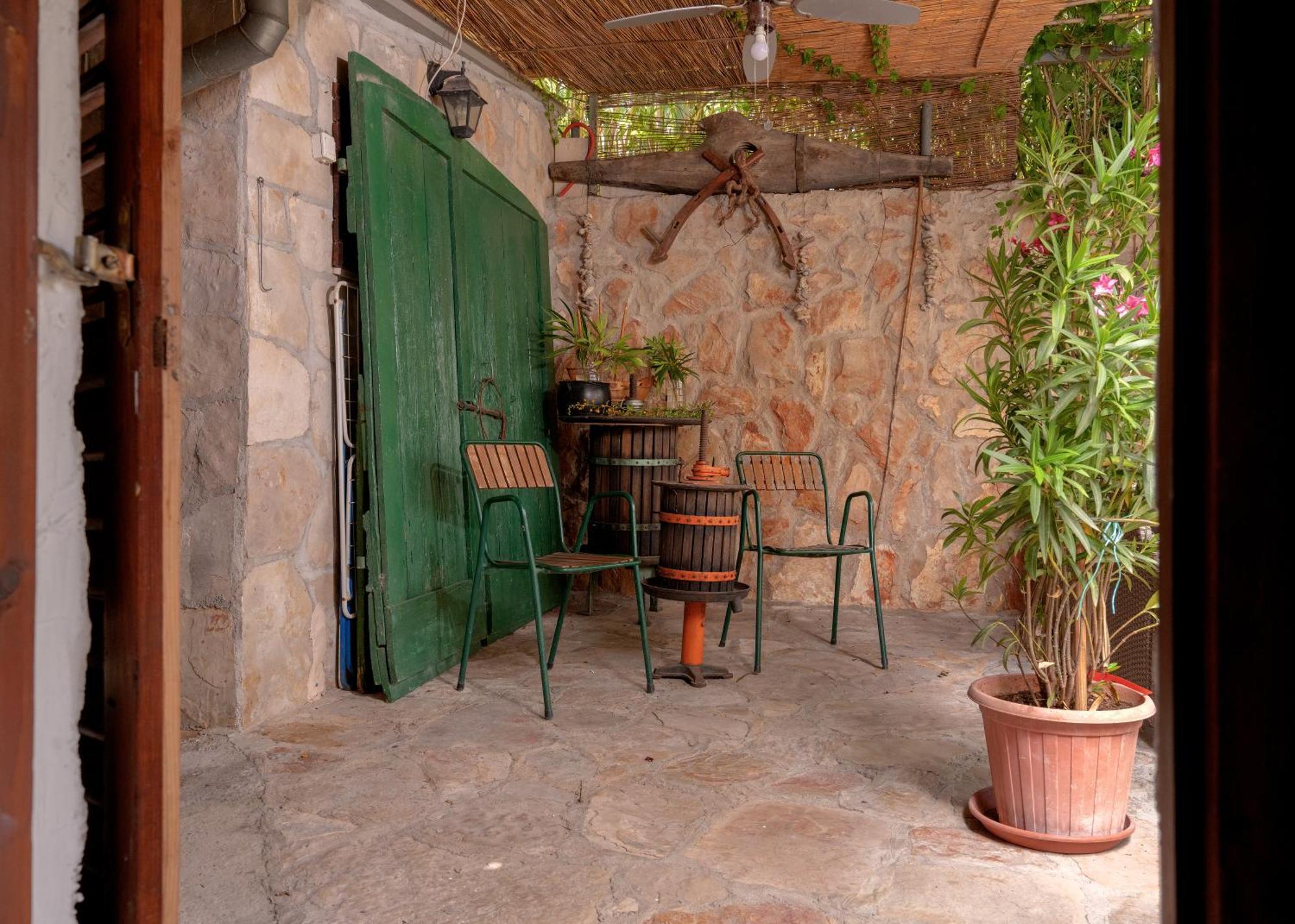 Holiday Home Skala With Hot Tub & Kala With Terrace Pitve Exteriör bild